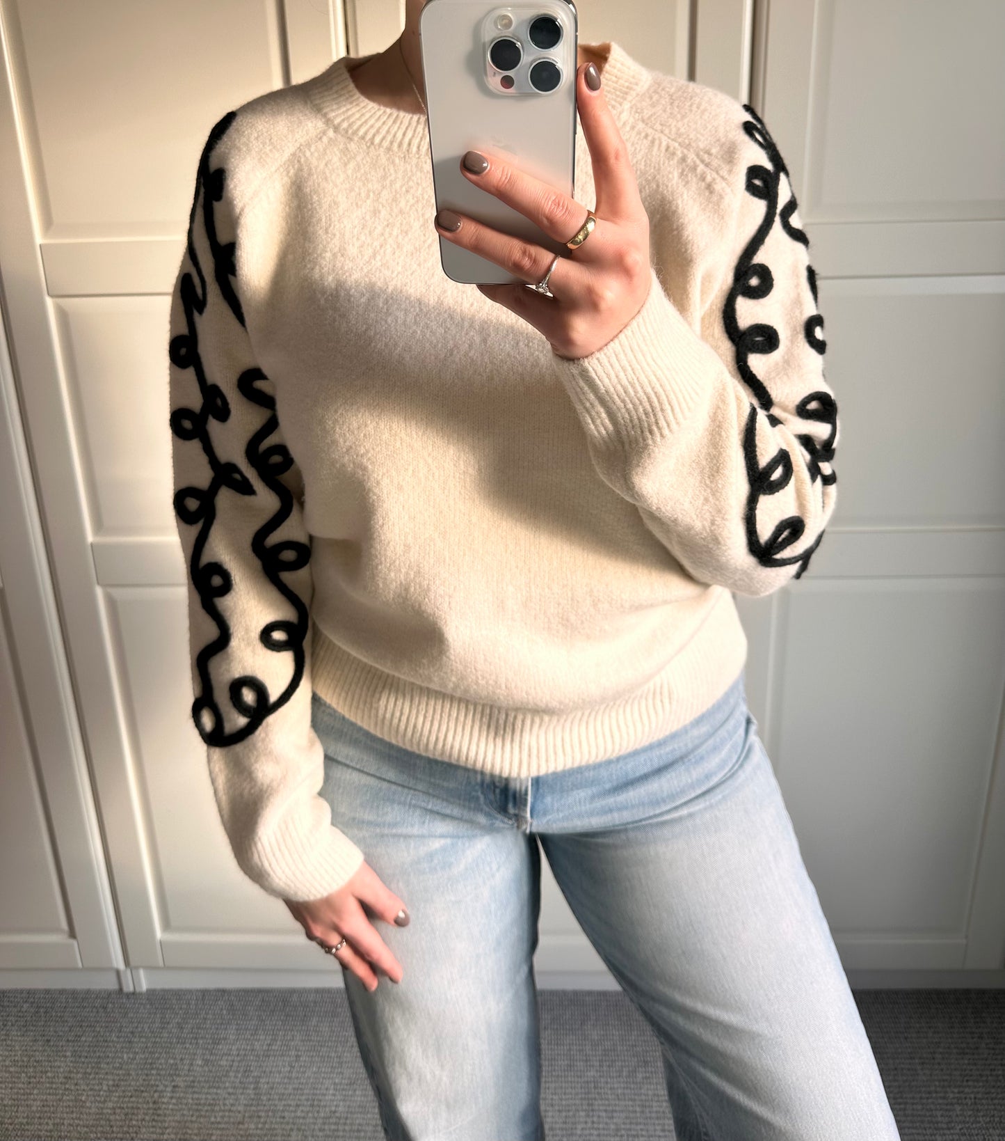 TRUI EMBROIDERY | WHITE/BLACK