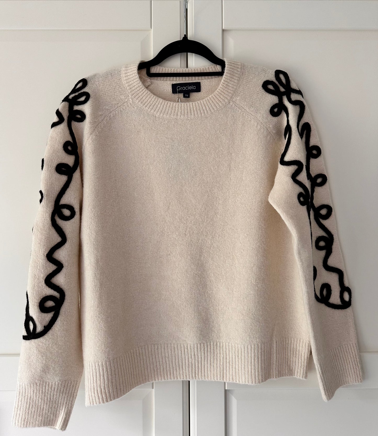 TRUI EMBROIDERY | WHITE/BLACK