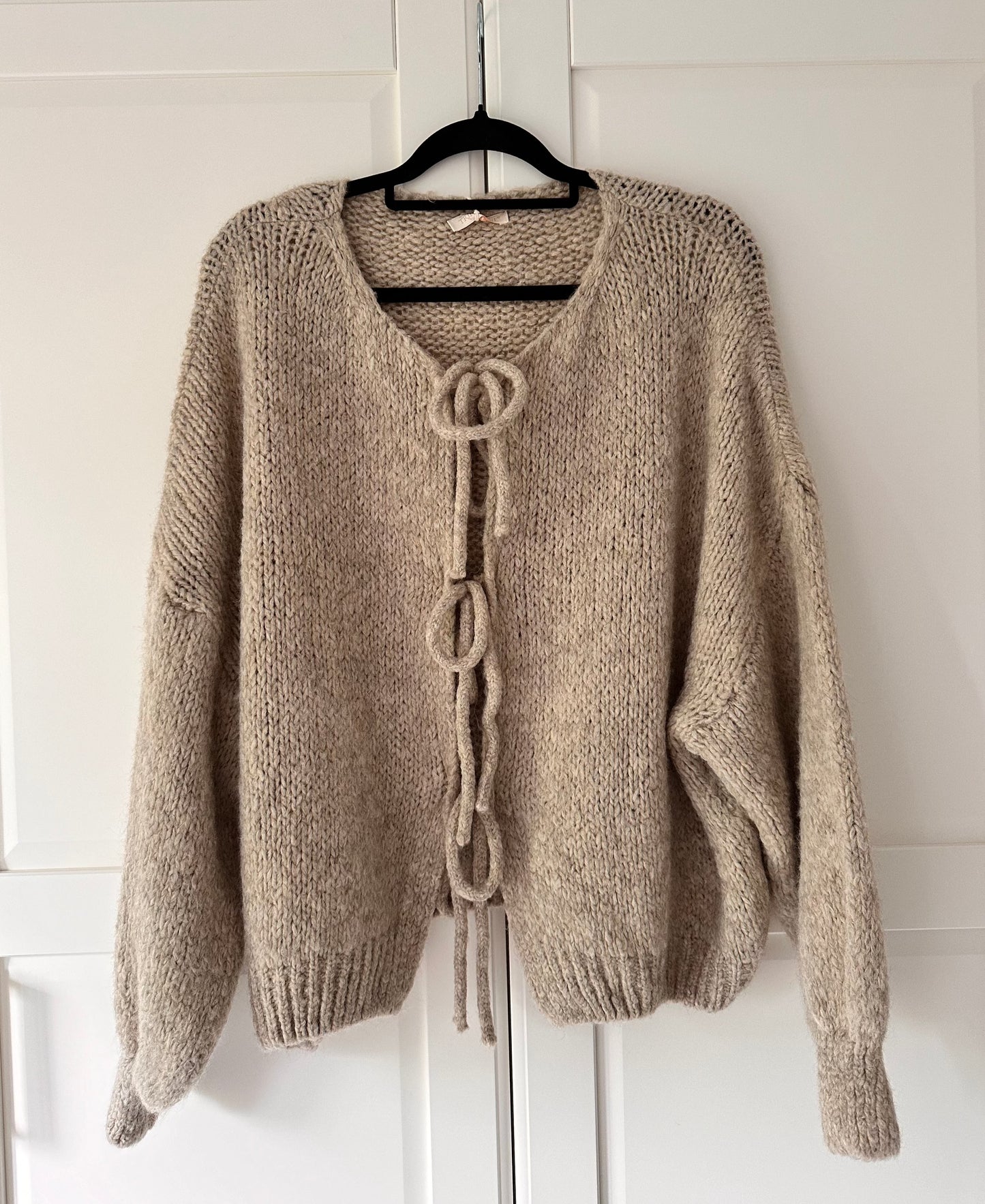 VEST BOWS | TAUPE