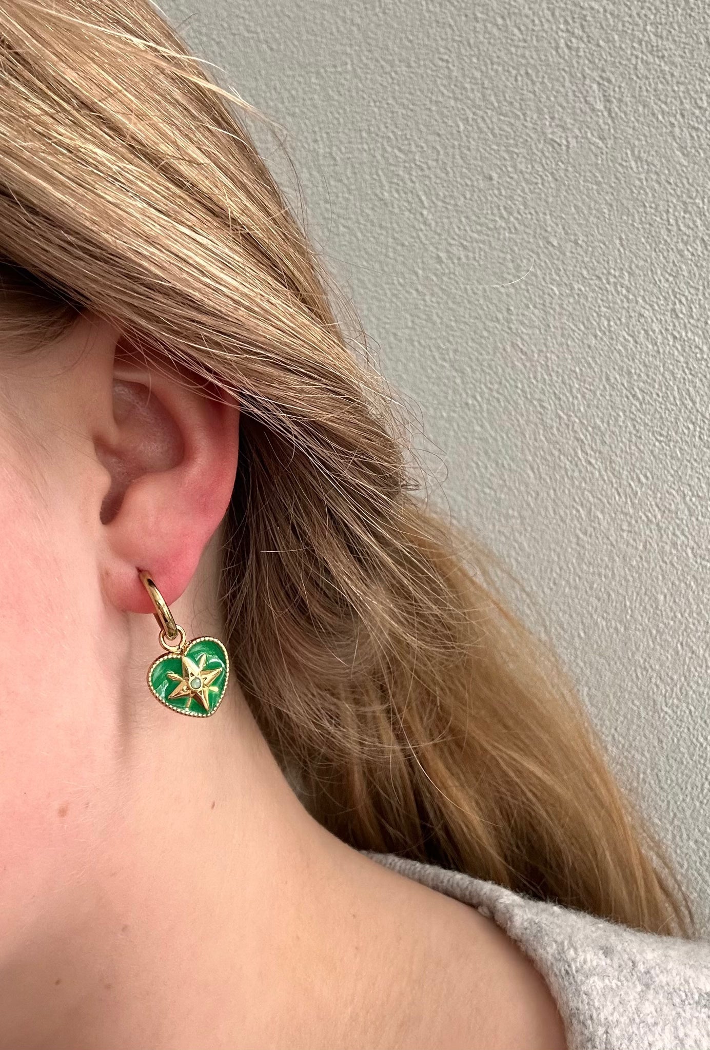 OORBELLEN GREEN HEART WITH STAR | GOLD