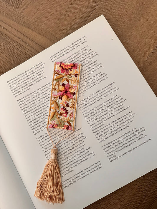 BOEKENLEGGER | LILY LIGHT
