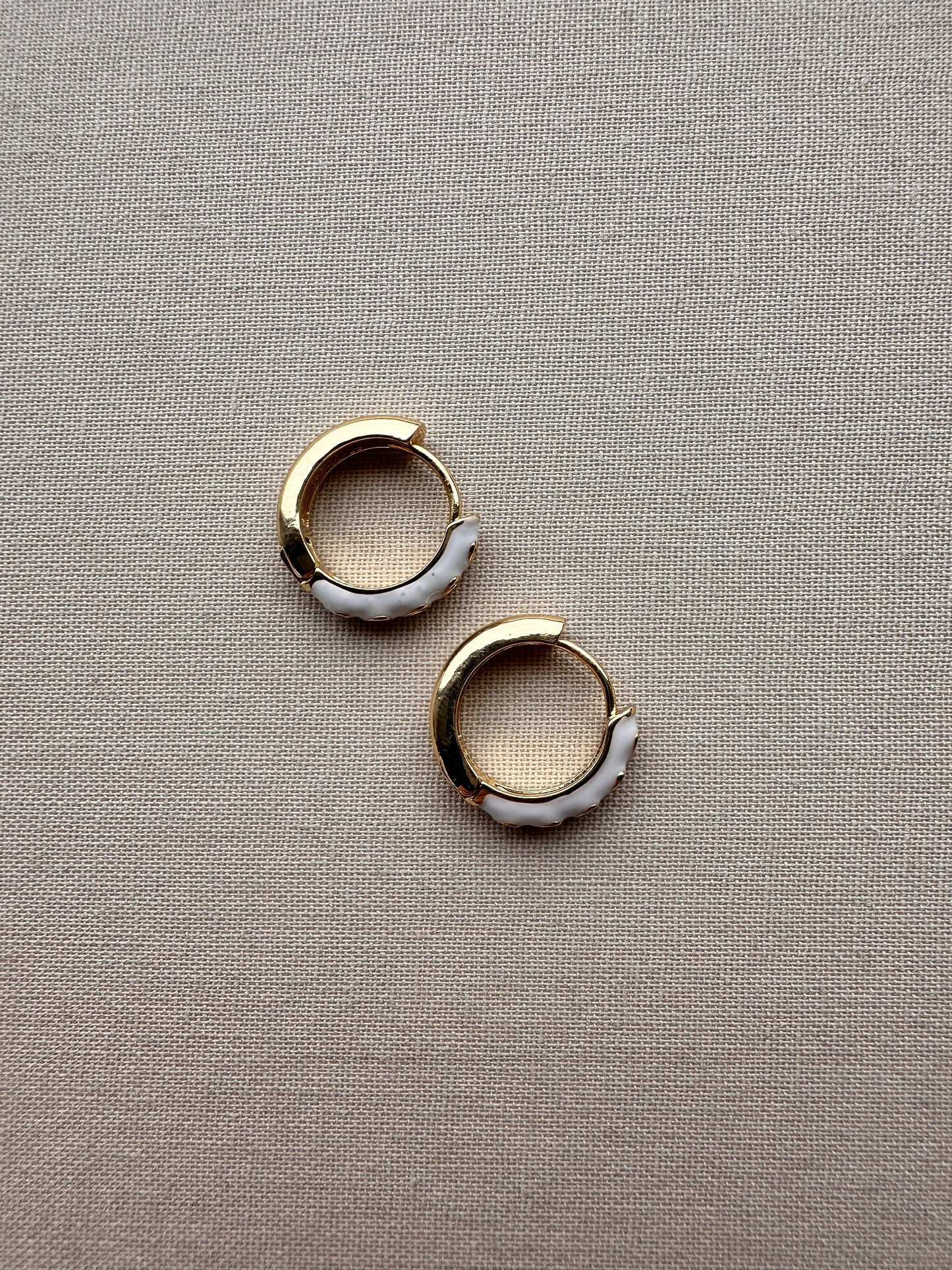 OORBELLEN WHITE HEARTS | GOLD