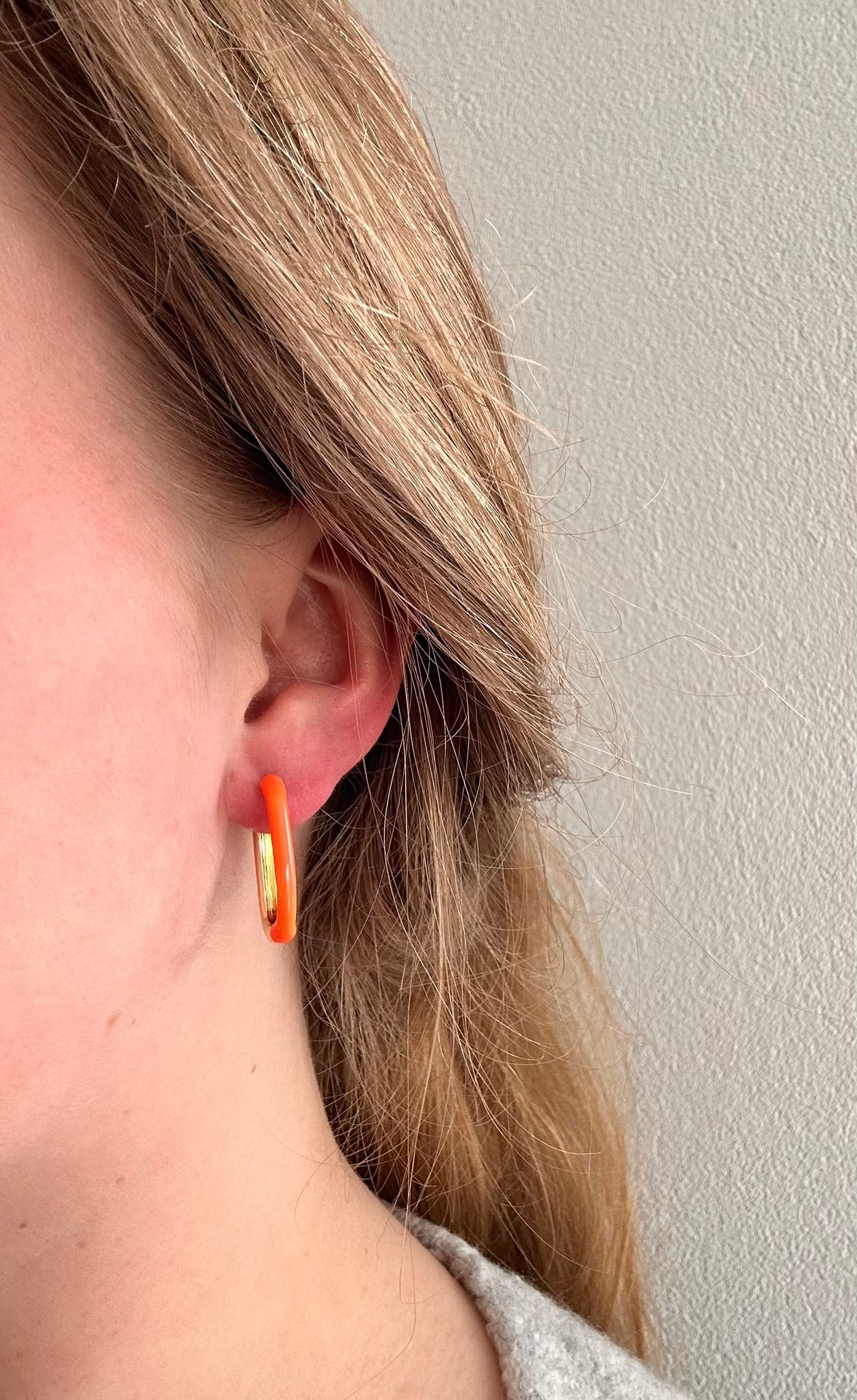 OORBELLEN ORANGE HOOPS | GOLD